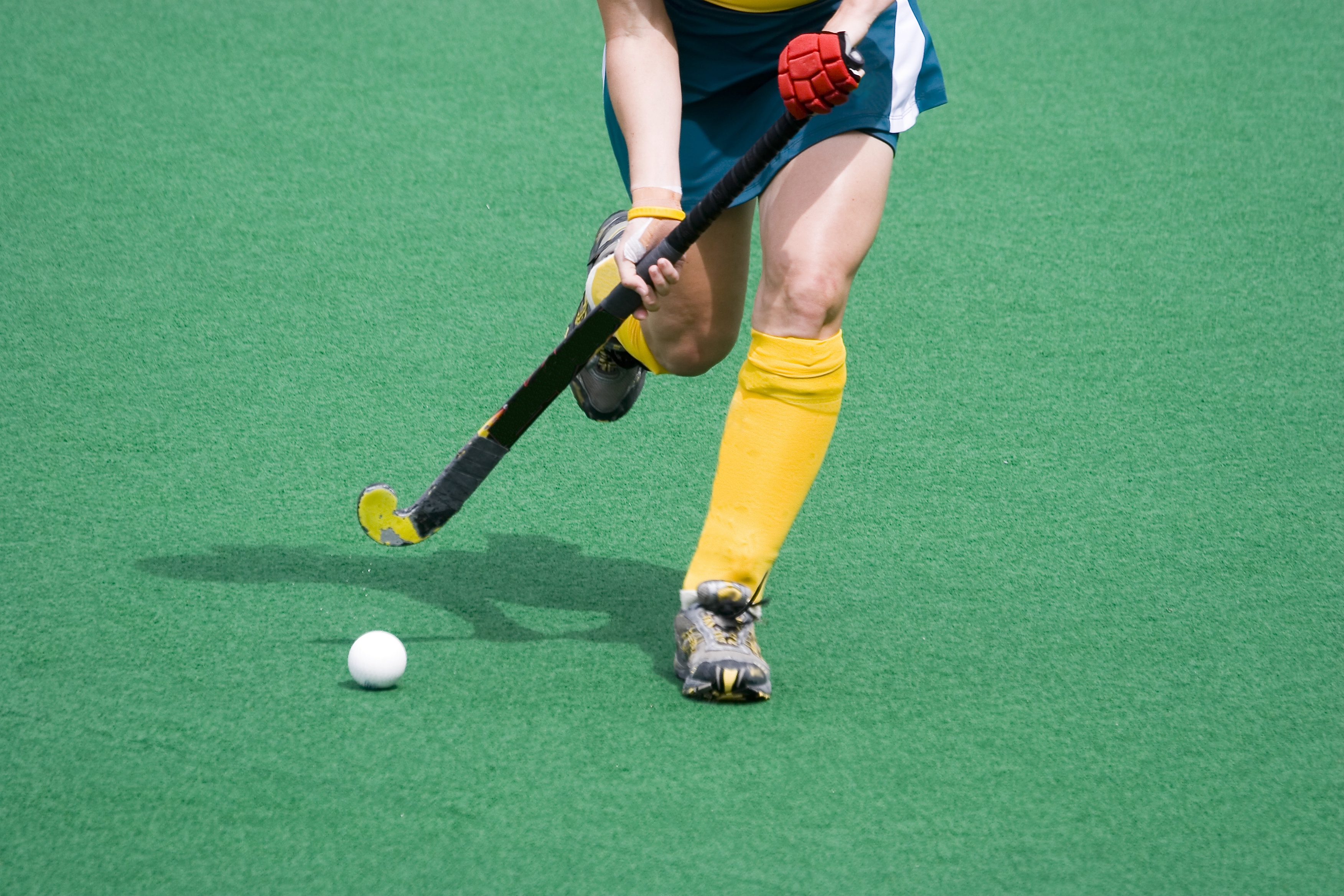 In synthetic fields designed for hockey, a shock-pads reduces ball bounce