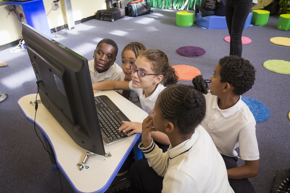 Sugata Mitra supports a learning session at the opening of SOLE NYC