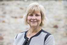 Ros Curtis AM